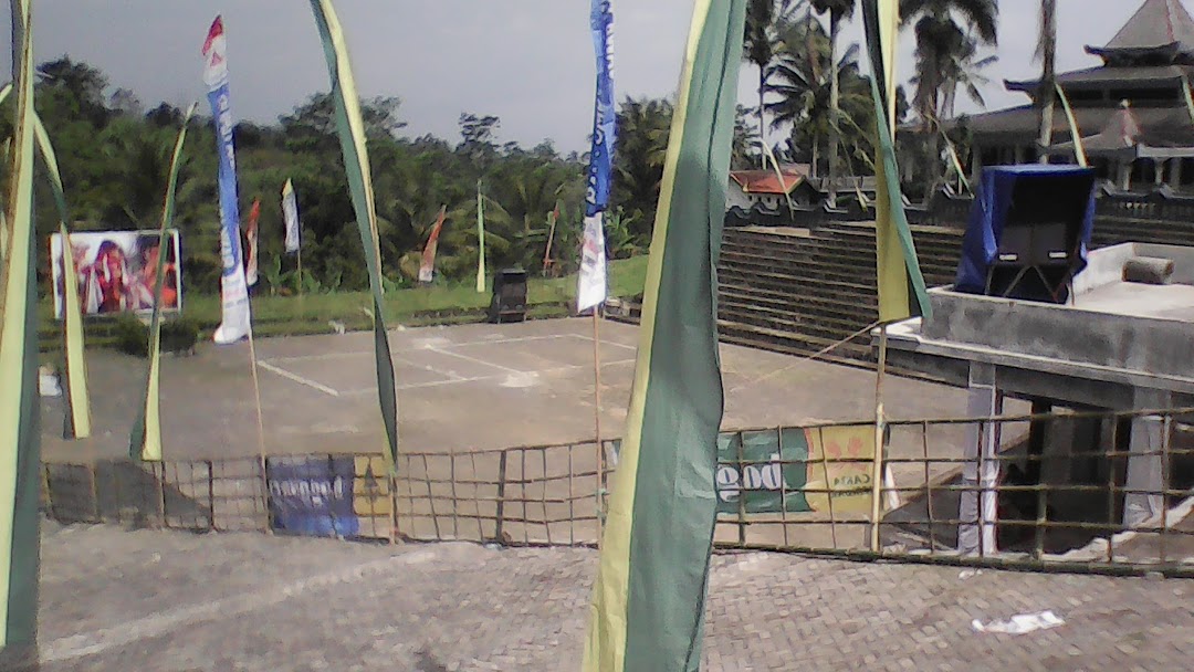 Alun - alun Gunung Kawi ( Wonosari AMPHITHEATER ).