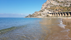 Spiaggia di Sant' Agostino'in fotoğrafı uçurumlarla desteklenmiş