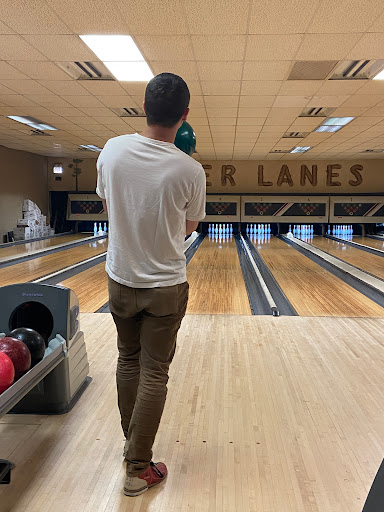 Bowling Alley «Timber Lanes Bowling Alley», reviews and photos, 1851 W Irving Park Rd, Chicago, IL 60613, USA