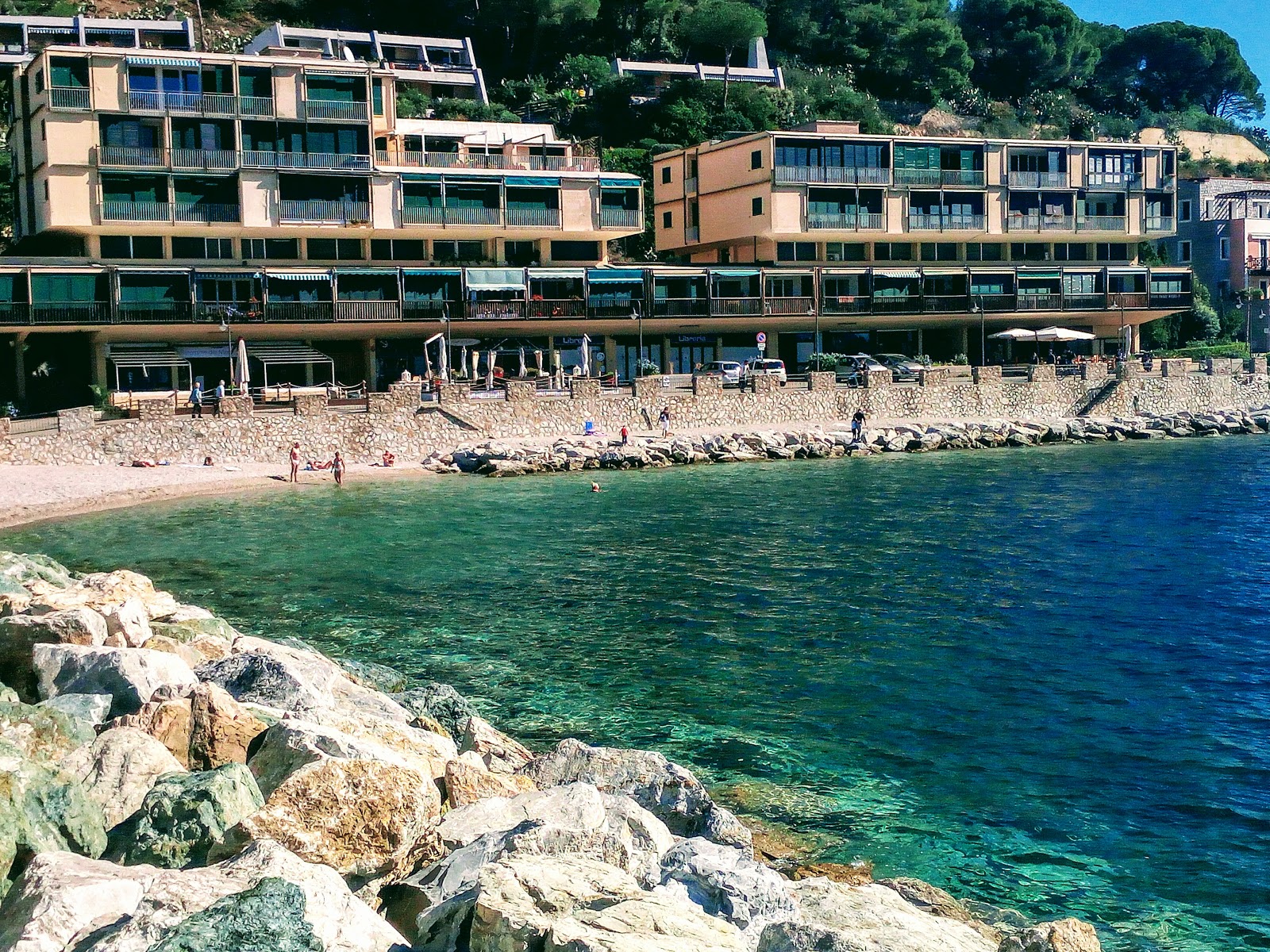 Foto von Spiaggia della Pianotta und die siedlung