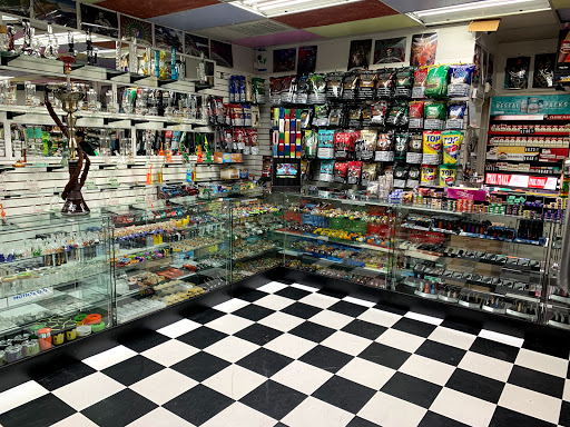 Tobacco Shop «HN Smoke Shop», reviews and photos, 4215 N 19th Ave, Phoenix, AZ 85015, USA