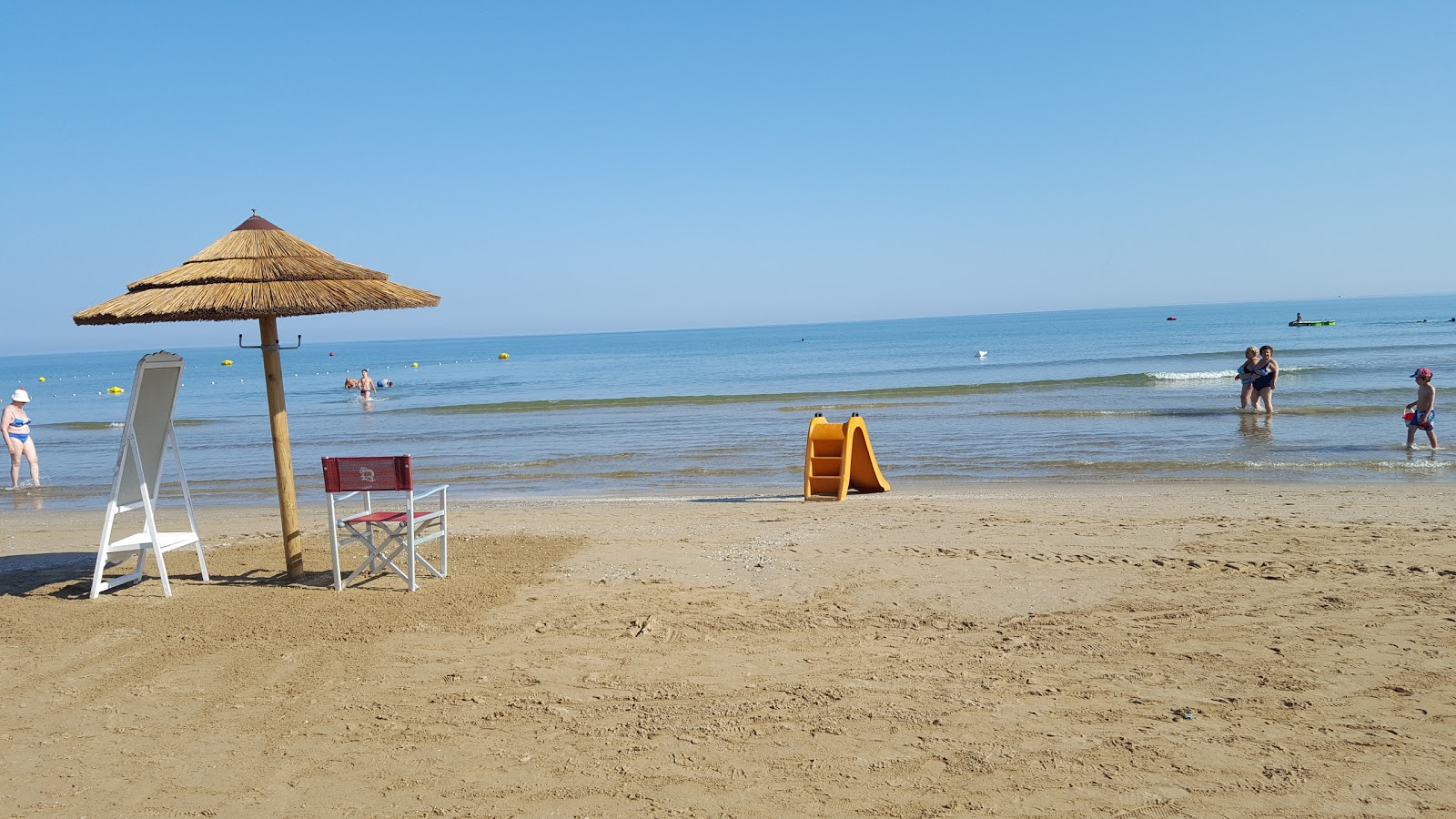 Foto van Spiaggia di Lido del Sole met recht en lang