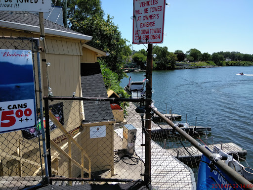 Liquor Store «Haywards Liquor St-Atm», reviews and photos, 573 Main St #4, Belleville, MI 48111, USA