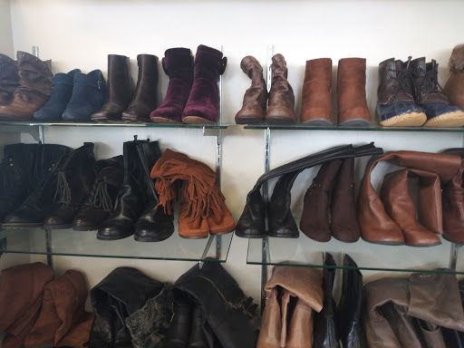 Thrift Store «WINGS Resale Store», reviews and photos, 300 W Golf Rd, Schaumburg, IL 60195, USA