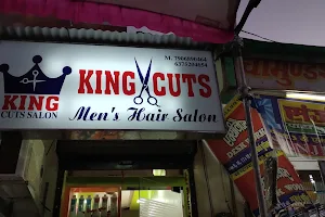 King cuts Salon image