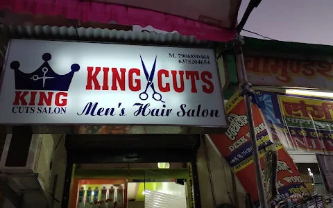 King cuts Salon image