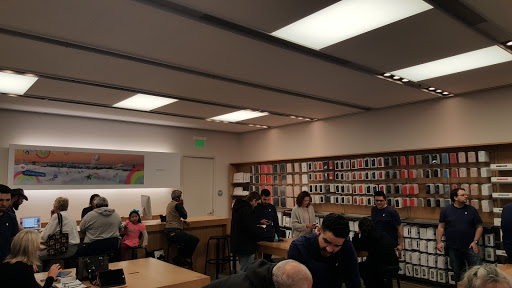 Computer Store «Apple Alderwood Mall», reviews and photos, 3000 184th St SW, Lynnwood, WA 98037, USA