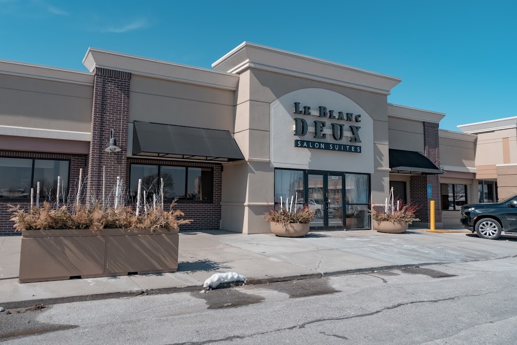 Le Blanc DEUX Salon Suites 68144