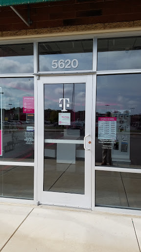 Cell Phone Store «T-Mobile», reviews and photos, 5620 Belleville Crossing St, Belleville, IL 62226, USA