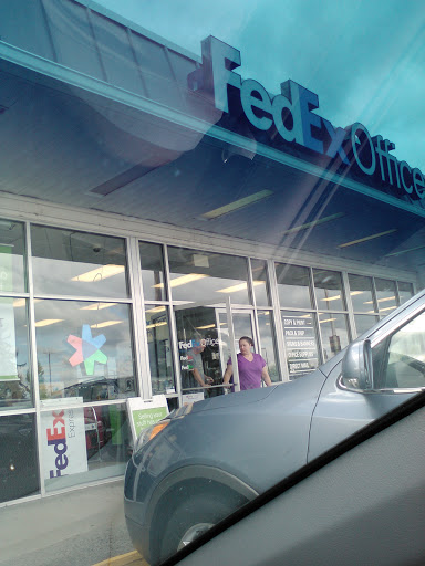 Print Shop «FedEx Office Print & Ship Center», reviews and photos, 2595 Commercial St SE #1210, Salem, OR 97302, USA