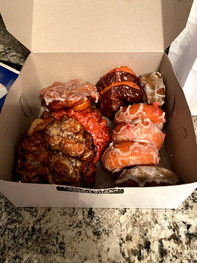 Donut Shop «Apple Fritter Donut Shop», reviews and photos, 741 E 9 Mile Rd, Ferndale, MI 48220, USA
