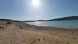 Photo de Playa De Freila protégé par des falaises