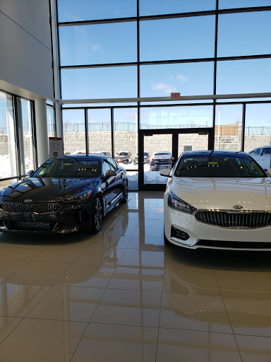 Car Dealer «Summit Place Kia», reviews and photos, 2200 Elizabeth Lake Rd, Waterford Twp, MI 48328, USA