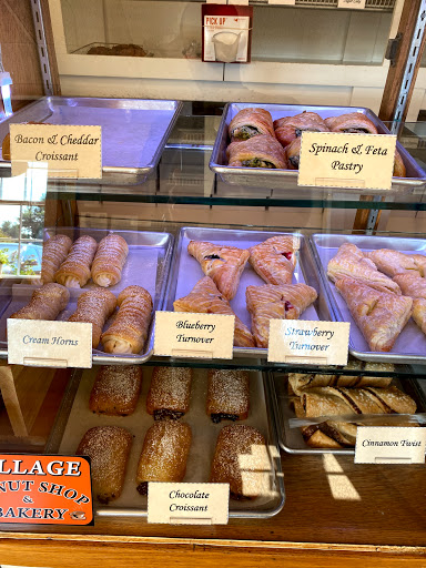 Donut Shop «Village Donut Shop & Bakery», reviews and photos, 1246 Roosevelt Trail, Raymond, ME 04071, USA