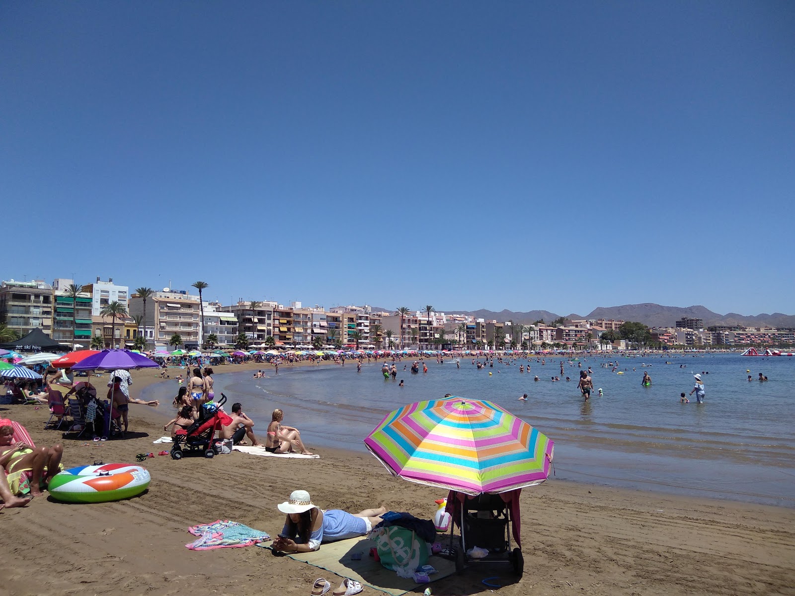 Foto von Playa del Puerto mit beiger sand Oberfläche