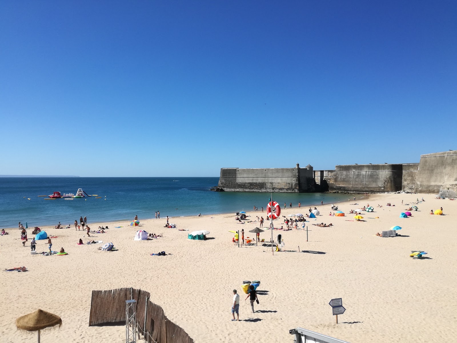 Praia da Torre的照片 带有宽敞的海湾