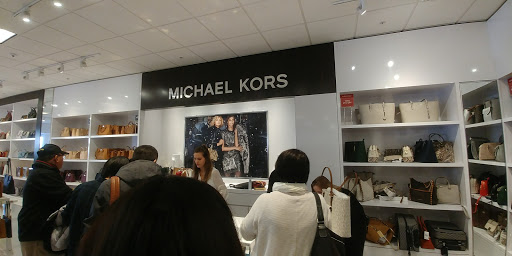 Shopping Mall «Queenstown Premium Outlets», reviews and photos, 441 Outlet Center Dr, Queenstown, MD 21658, USA