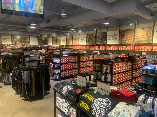 Shoe Store «Vans», reviews and photos, 13000 Folsom Blvd #403, Folsom, CA 95630, USA