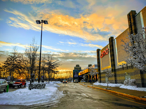 Movie Theater «AMC Framingham 16 with Dine-in Theatres», reviews and photos, 22 Flutie Pass, Framingham, MA 01701, USA