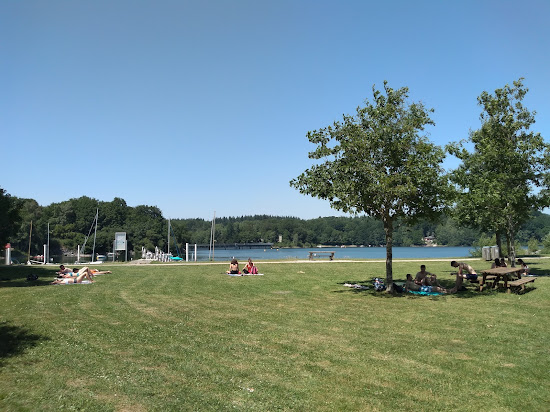 Pareloup Beach