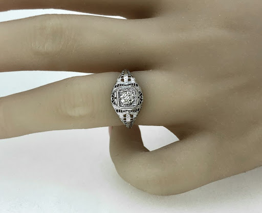 Jewelry Store «Gesner Estate Jewelry», reviews and photos, 1600 W Bay Dr, Largo, FL 33770, USA