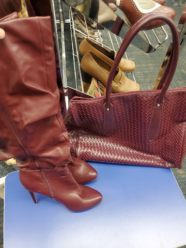 Thrift Store «Goodwill Colonial Heights Retail Store», reviews and photos