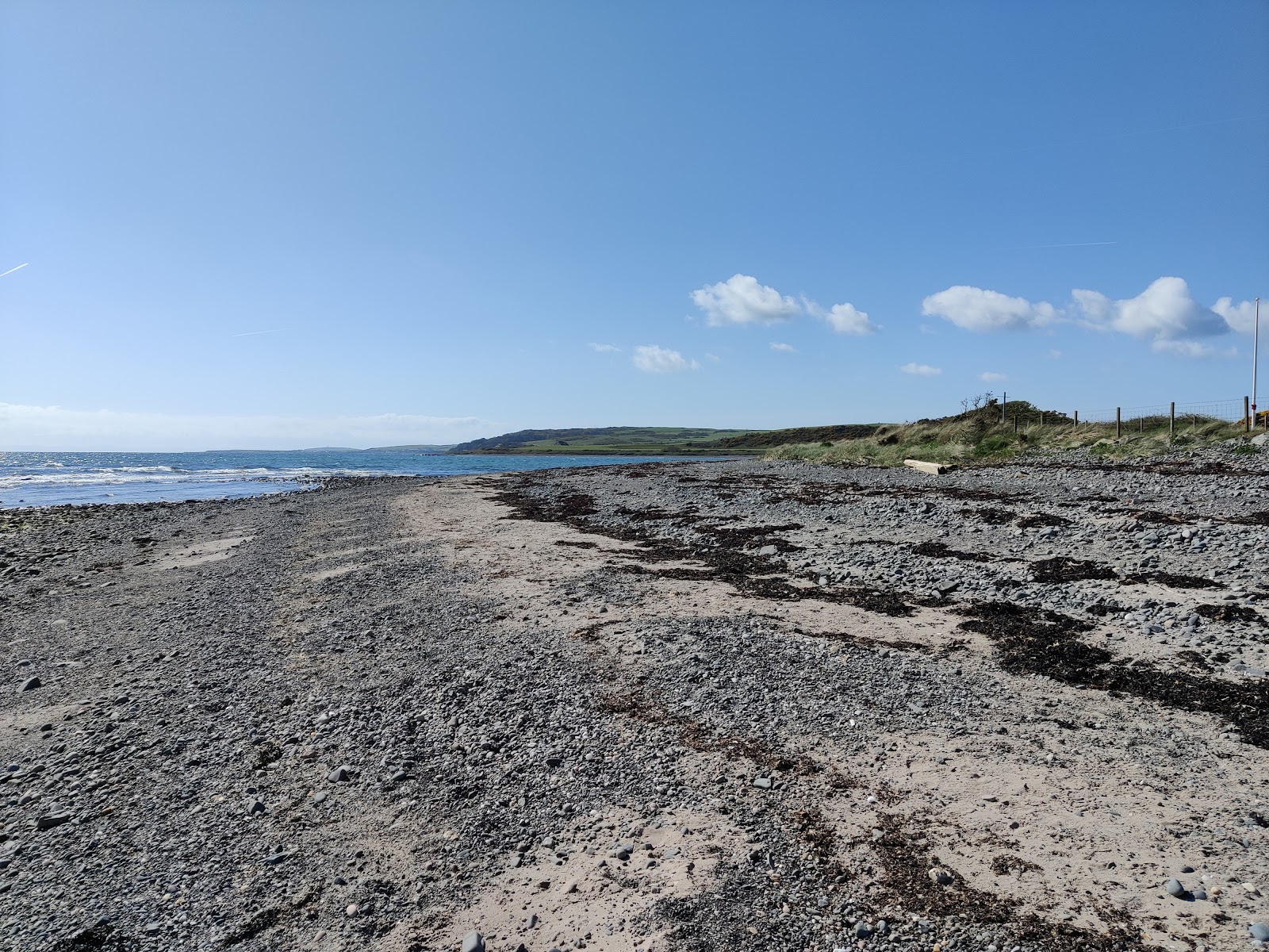 Foto van New England Bay Beach en de nederzetting