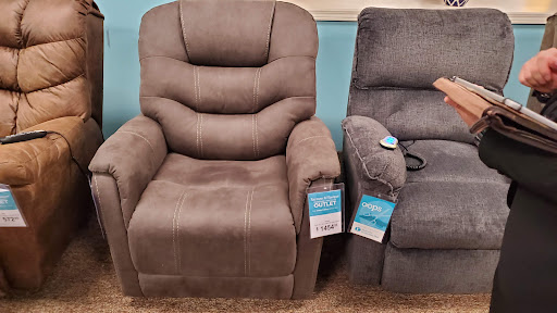 Furniture Store «Raymour & Flanigan Furniture and Mattress Outlet», reviews and photos, 1406 Elm St, West Springfield, MA 01089, USA