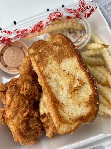 Raising Canes Chicken Fingers image 4