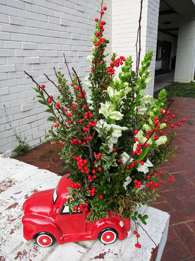 Florist «K & M Floral & Interior Plant Designs», reviews and photos, 537 Main St, Woodland, CA 95695, USA