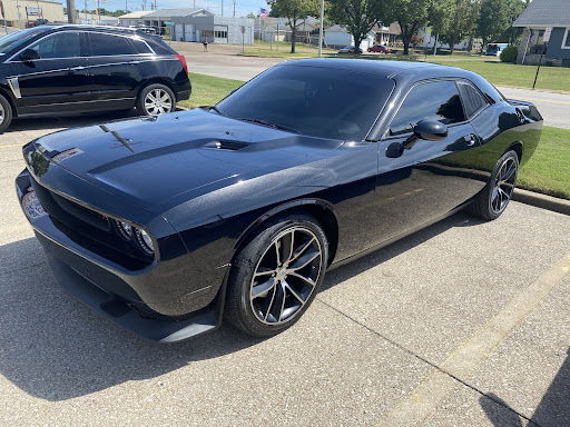 Auto Body Shop «Lefler Collision & Glass», reviews and photos, 704 N Wabash Ave of Flags, Evansville, IN 47712, USA