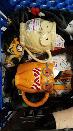 Clothing Store «Ross Dress for Less», reviews and photos, 16250 Paramount Blvd, Paramount, CA 90723, USA