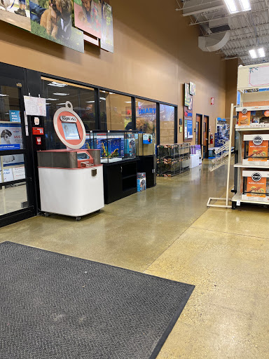 Pet Supply Store «PetSmart», reviews and photos, 700 N Milwaukee Ave, Vernon Hills, IL 60061, USA