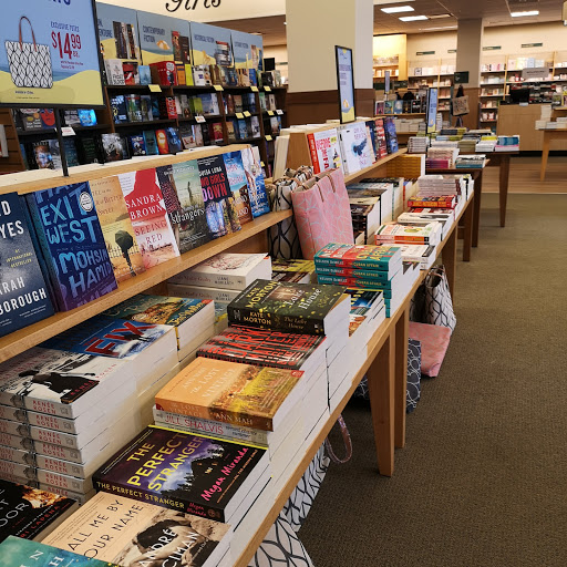 Book Store «Barnes & Noble Booksellers The Shops at River Crossing», reviews and photos, 8675 River Crossing Blvd, Indianapolis, IN 46240, USA