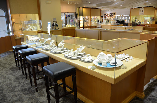 Jewelry Store «Hoppe Jewelers», reviews and photos, 3643 E Main St, Richmond, IN 47374, USA