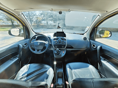 Agence de location de voitures Location utilitaire Renault Kangoo avec girafon Grigny