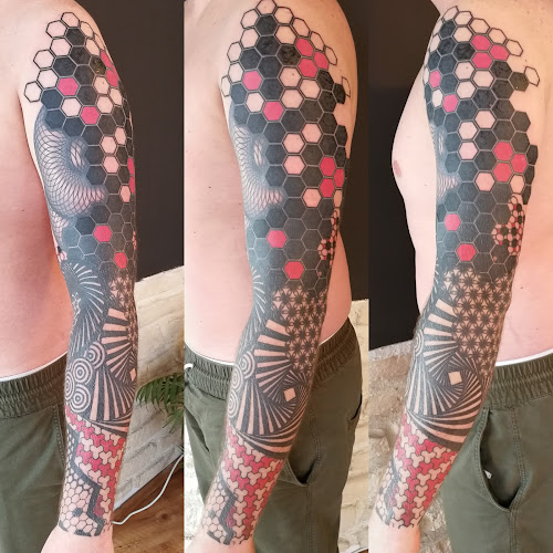 Hozzászólások és értékelések az Painful Sting Tattoo-ról
