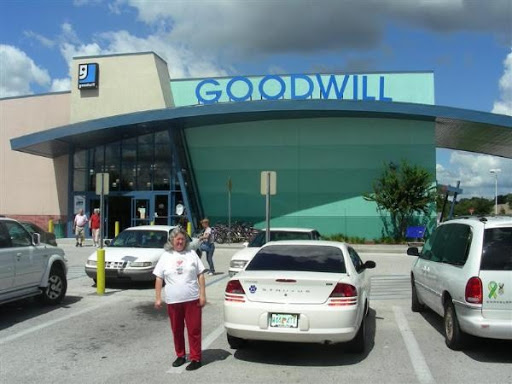 Thrift Store «Goodwill Brandon Superstore», reviews and photos, 1106 E Brandon Blvd, Brandon, FL 33511, USA