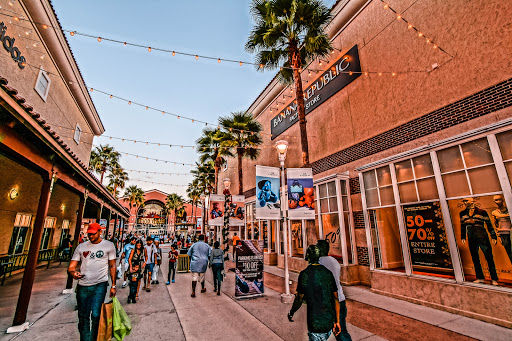 Clothing Store «Banana Republic», reviews and photos, 8200 Vineland Ave, Orlando, FL 32821, USA