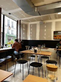Atmosphère du Restaurant servant le petit-déjeuner BACK IN BLACK COFFEE by KB Coffee Roasters à Paris - n°8