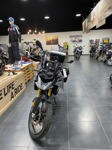 BMW Motorcycle Dealer «BMW Motorcycles of Burbank», reviews and photos, 2913 N Ontario St, Burbank, CA 91504, USA