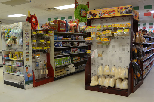 Grocery Store «La Misma Luna Supermarket», reviews and photos, 2901-2977 London Rd, Eau Claire, WI 54701, USA