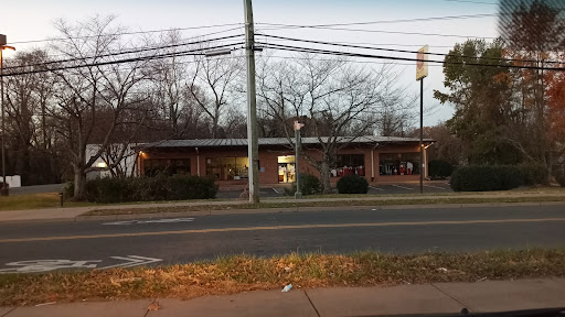 Thrift Store «Salvation Army Thrift Store», reviews and photos, 604 Cherry Ave, Charlottesville, VA 22903, USA