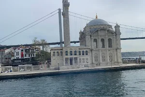 Lost in Istanbul image
