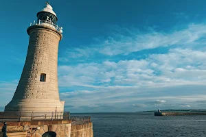 Tynemouth Lighthouse image