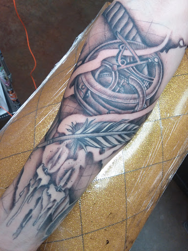 Explore women's collarbone tattoo ideas, creative tattoo ideas in Arlington, available at Urbans Tattoo & Piercing Studio