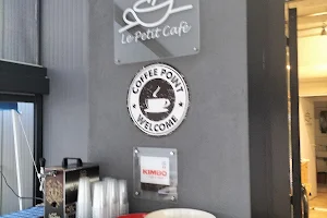 Le Petit Café image