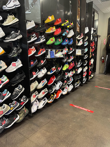 Shoe Store «Foot Locker», reviews and photos, 990 Gulfgate Center Mall, Houston, TX 77087, USA