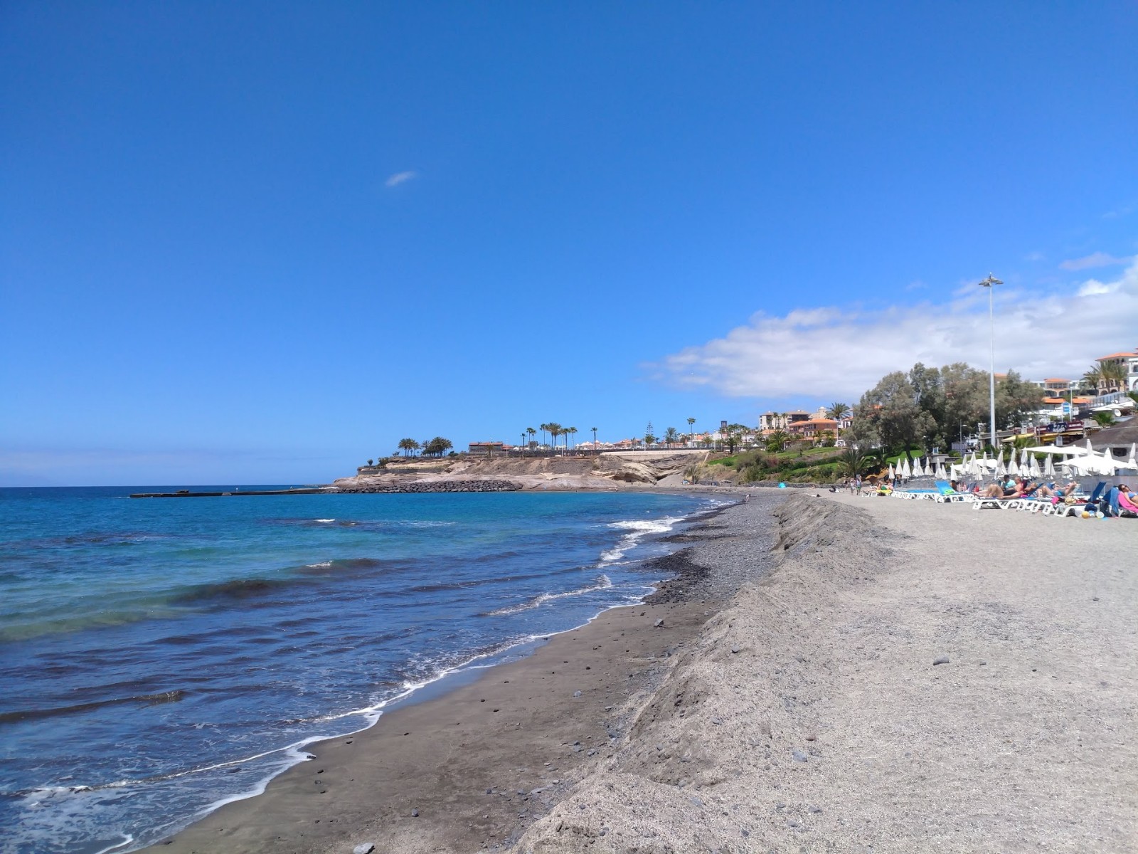 Fotografie cu Plaja de Fanabe - locul popular printre cunoscătorii de relaxare