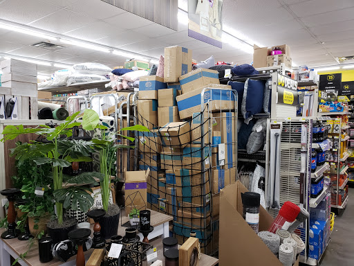 Home Goods Store «Dollar General», reviews and photos, 160 N 4th St, Eagle Lake, FL 33839, USA